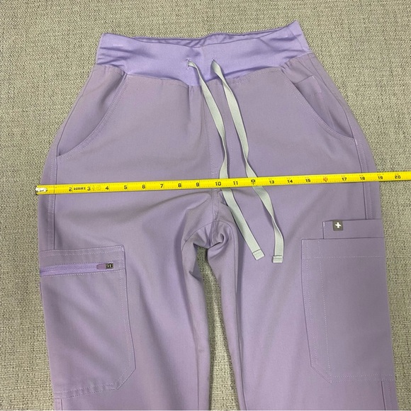 Figs Lavender 2 pc Scrub Set Technical Collection Size XS Top and Bottoms - Picture 11 of 16